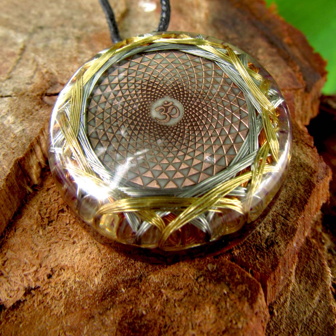 Metayantra Quantum Resonator Necklace 7th Chakra Sahasrara for spiritual connection: Quartz, copper and sacred geometry