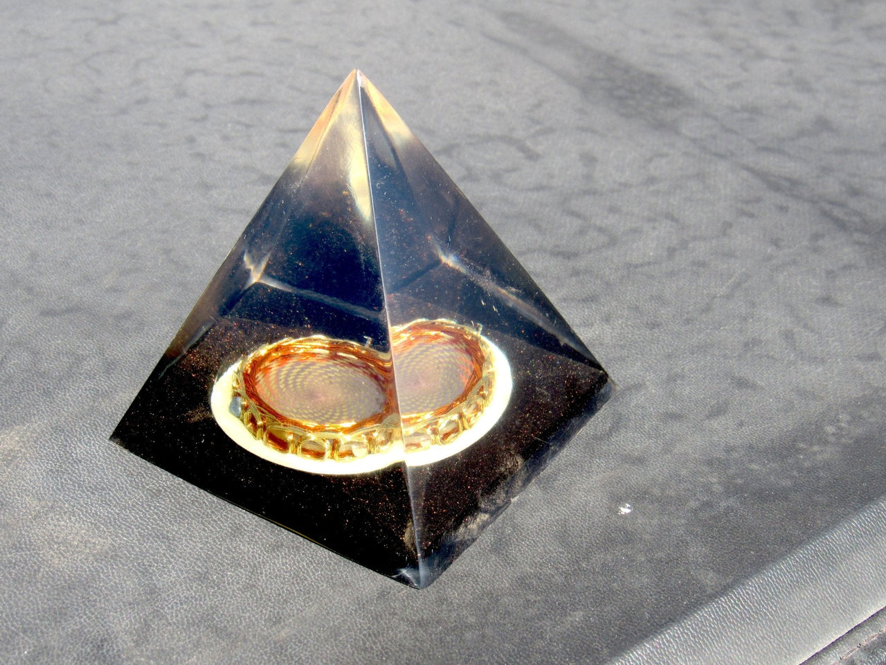 Dr Patrick Flanagan's Double Pyramid Concentrator with Cosmic Sensor - Metayantra Consciencia
