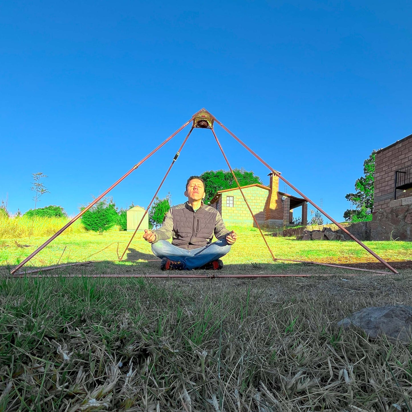 Copper Pyramid with Quantum Vortex PEMF | NEXUS CORE 3-System | 624m Rodin Coil | Rife Frequencies 1Hz–150kHz | Strobe Light Therapy | Frequency Lab AI Included | Giza 51° Sacred Geometry | Selenite | Collapsible | Handmade — Metayantra