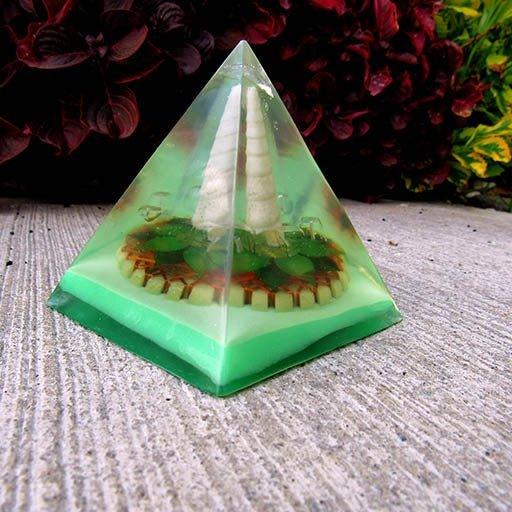 Pyramid with Quantum Generator of the Fourth Chakra Anahatta - Metayantra WorldWide