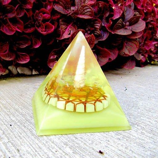 Pyramid with Quantum Generator of the Third Manipura Chakra - Metayantra WorldWide